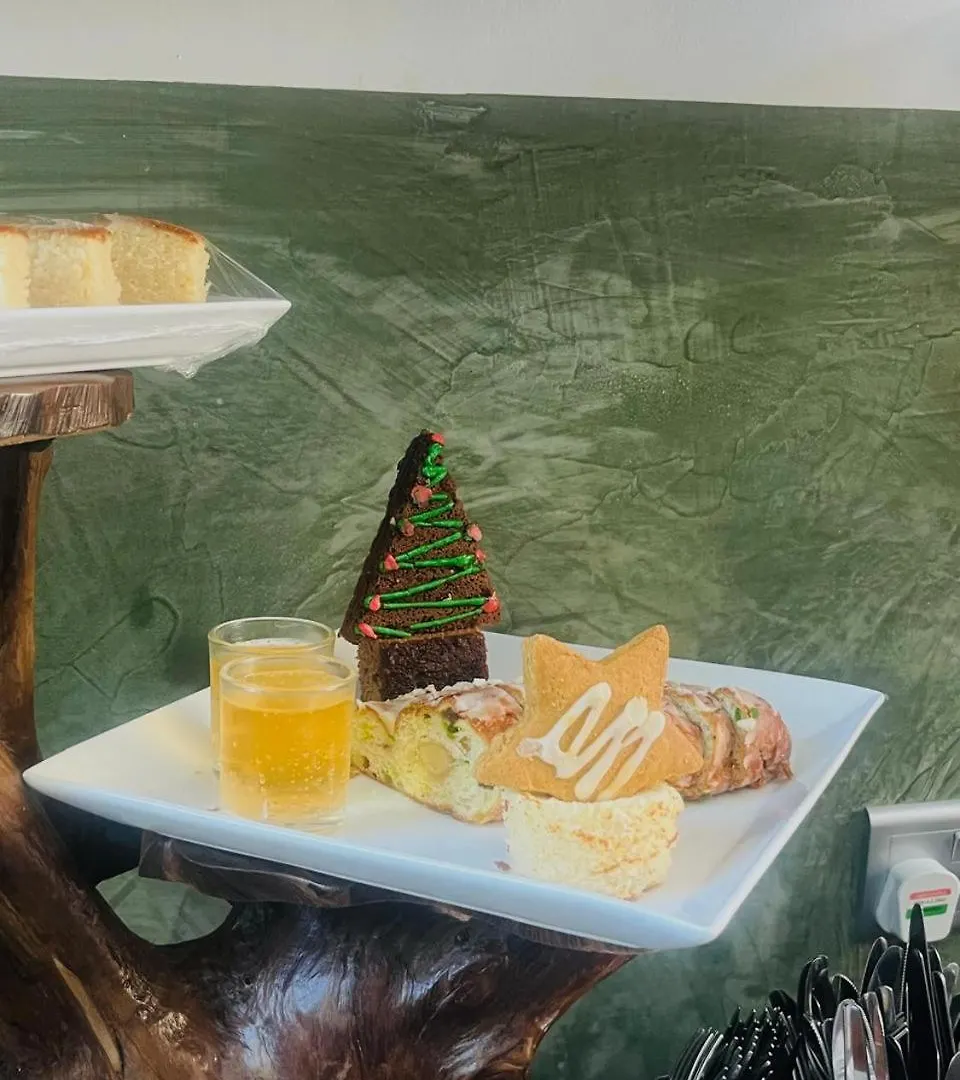 Blue Bird Hotels Negombo