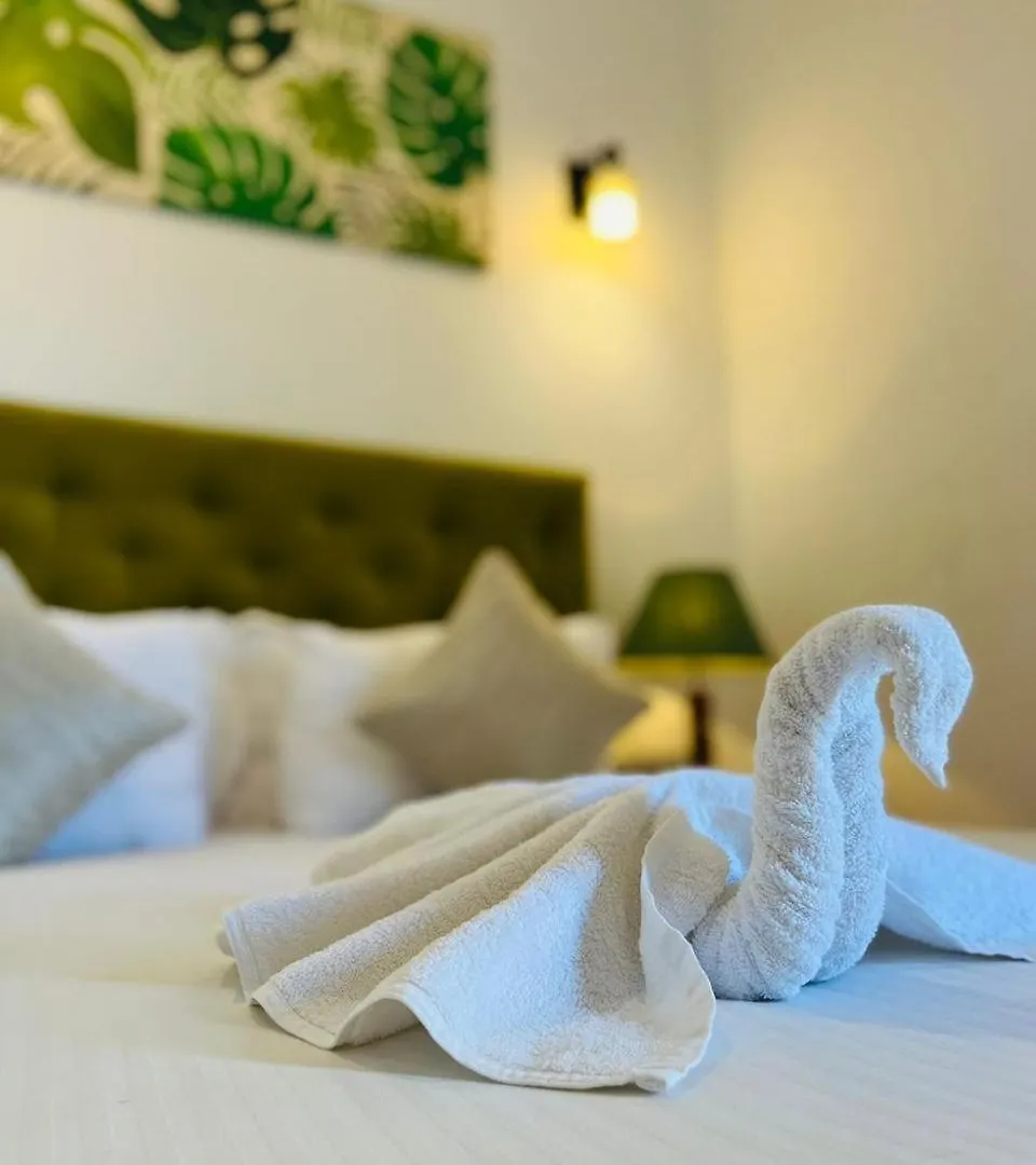 Blue Bird Hotels Negombo